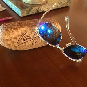 Like new Maui Jim sunglasses. Polarized